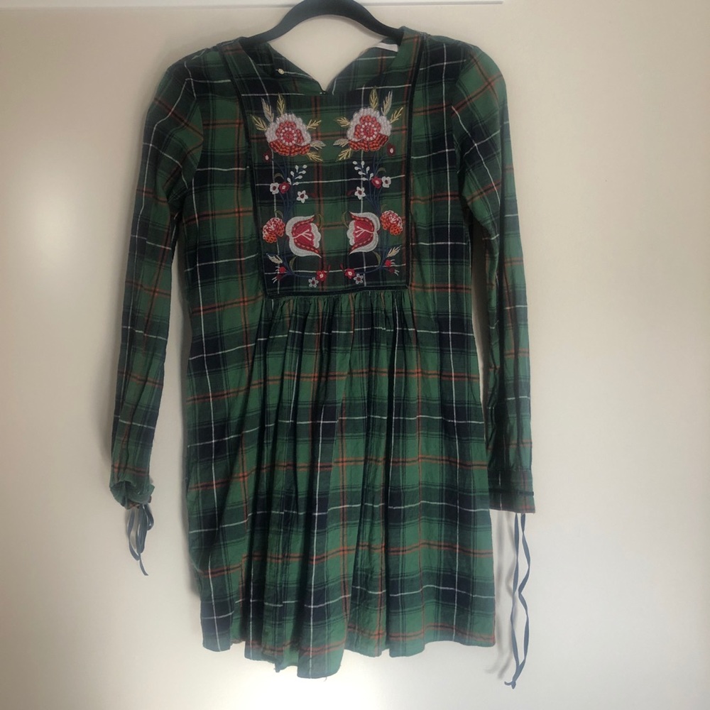 EUC Zara plaid embroidered dress wth back buttons